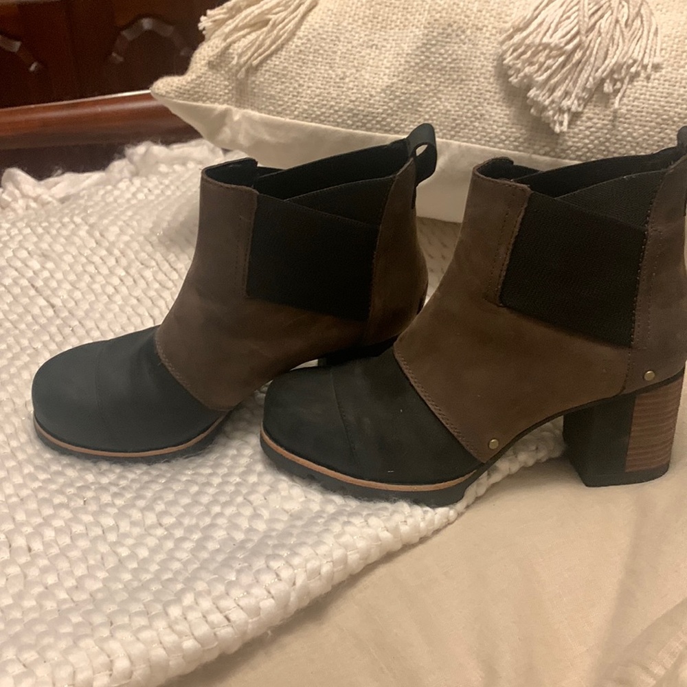 SOREL leather boots, exc shape Sz 7 Price drop:  deal for $45!!!!OMG